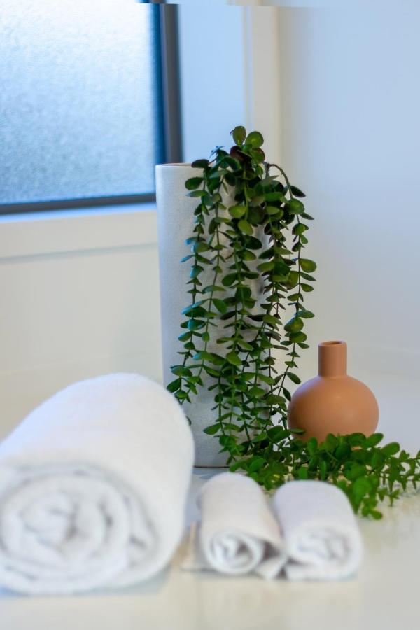 Appartamento Urban Park Escape 2 Bed 2 Bath W/Carpark Christchurch Esterno foto